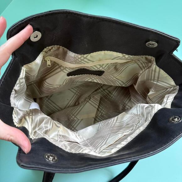 London Fog large black leather shoulder bag - Picture 7 of 8